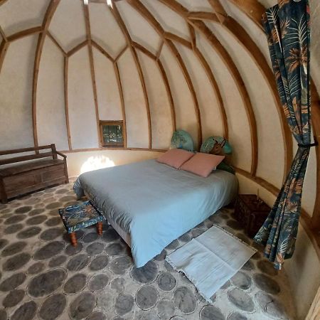 Sarl Verrerie Royale Val-Couesnon Extérieur photo